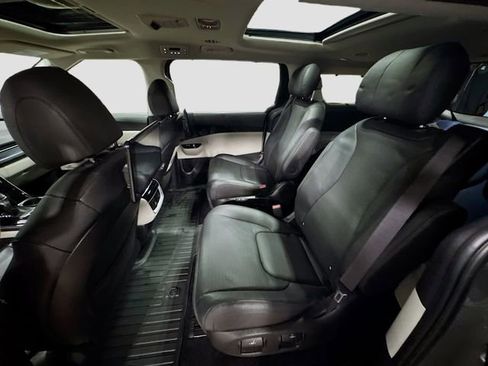 Used 2024 Kia Carnival SX Prestige image 27