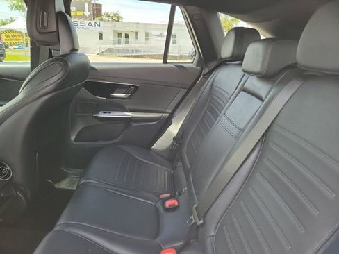 Used 2025 Mercedes-Benz GLC 300 4MATIC image 17