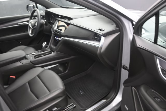 Used 2025 Cadillac XT5 Luxury w/ LPO, Floor Liner Package AWD/4WD image 9