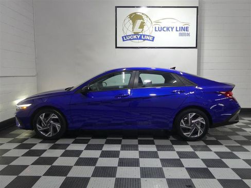 Used 2025 Hyundai Elantra Sport FWD image 7