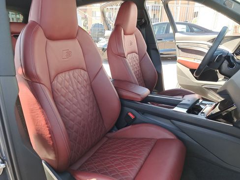 Used 2024 Audi SQ8 e-tron Premium Plus w/ Black Optic Package image 10