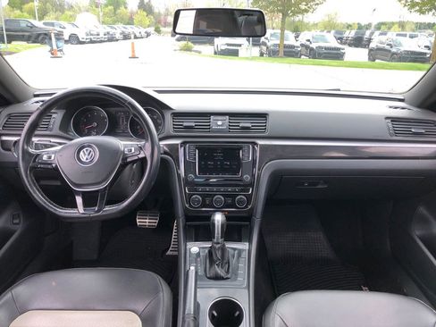 Used 2018 Volkswagen Passat 3.6 FWD image 28