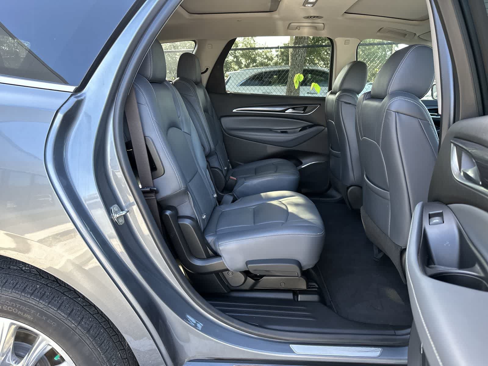 Used 2021 Buick Enclave Essence w/ Sound and Sites Package AWD/4WD image 18