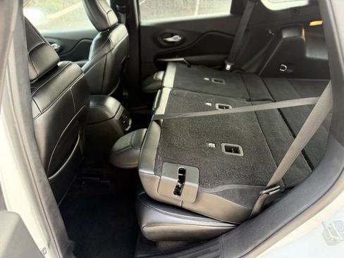 Used 2019 Jeep Cherokee Latitude Plus w/ Cold Weather Group image 22