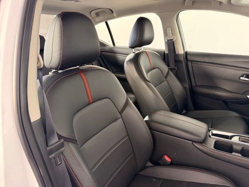Used 2025 Nissan Sentra SR w/ SR Premium Package FWD image 32