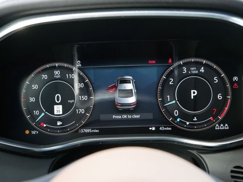 Used 2021 Jaguar XF SE image 25