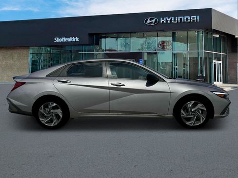 New 2025 Hyundai Elantra SEL image 9