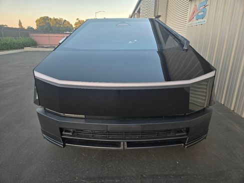 Used 2024 Tesla Cybertruck AWD Crew Cab image 14