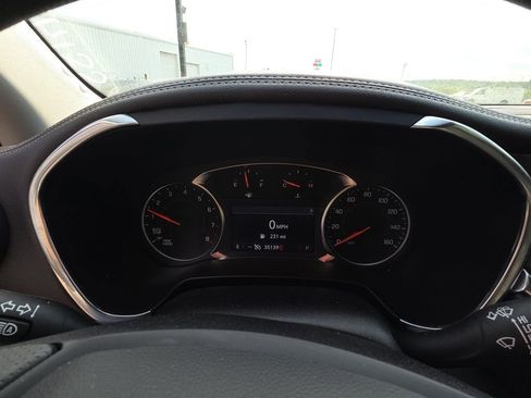 Used 2025 Chevrolet Blazer LT AWD/4WD image 9