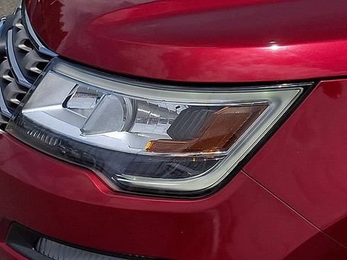 Used 2017 Ford Explorer XLT w/ Equipment Group 202A FWD image 27