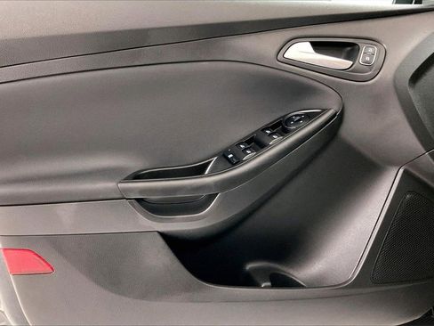 Used 2018 Ford Focus SE image 17