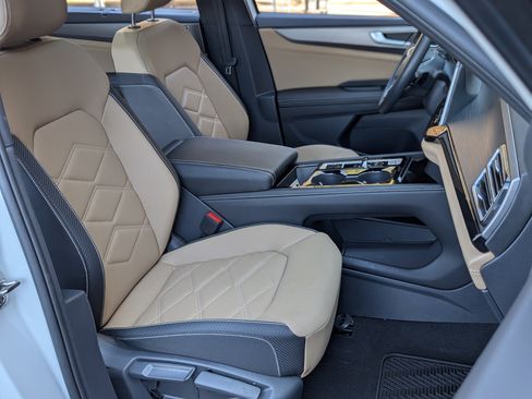 Used 2025 Volkswagen Atlas Cross Sport SE w/ Panoramic Sunroof Package image 22