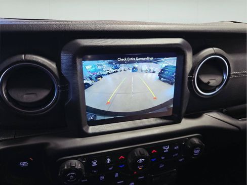 Used 2020 Jeep Wrangler Unlimited Sahara w/ Dual Top Group AWD/4WD image 25