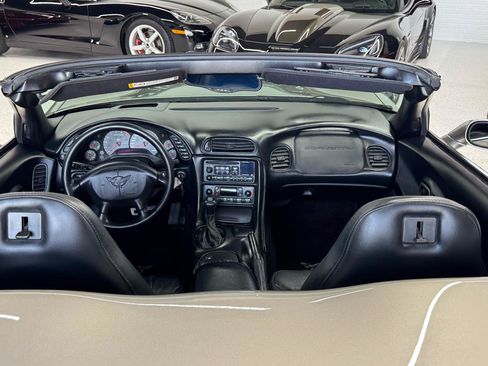 Used 2001 Chevrolet Corvette Convertible w/ Preferred Equipment Group2 RWD image 41