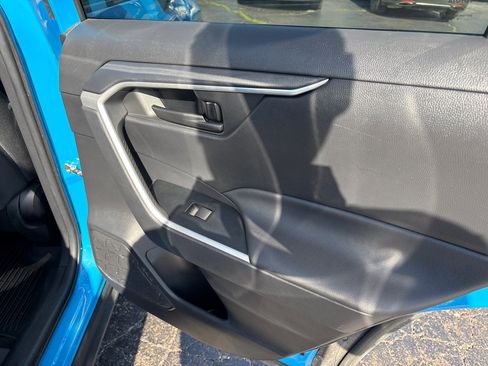 Used 2020 Toyota RAV4 LE w/ All Weather Liner Package AWD/4WD image 30