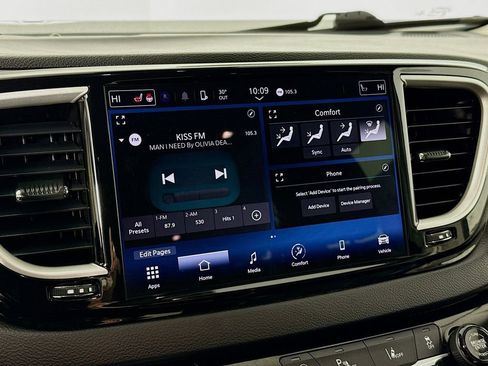 Used 2022 Chrysler Pacifica Touring-L image 14