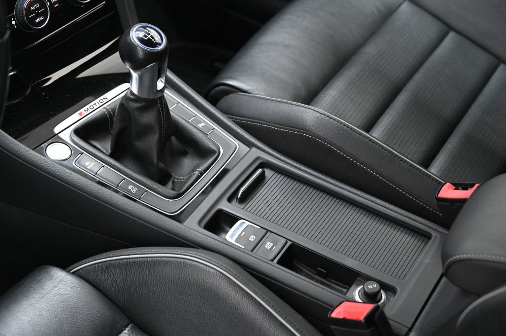 Used 2019 Volkswagen Golf R 4-Door AWD/4WD image 39