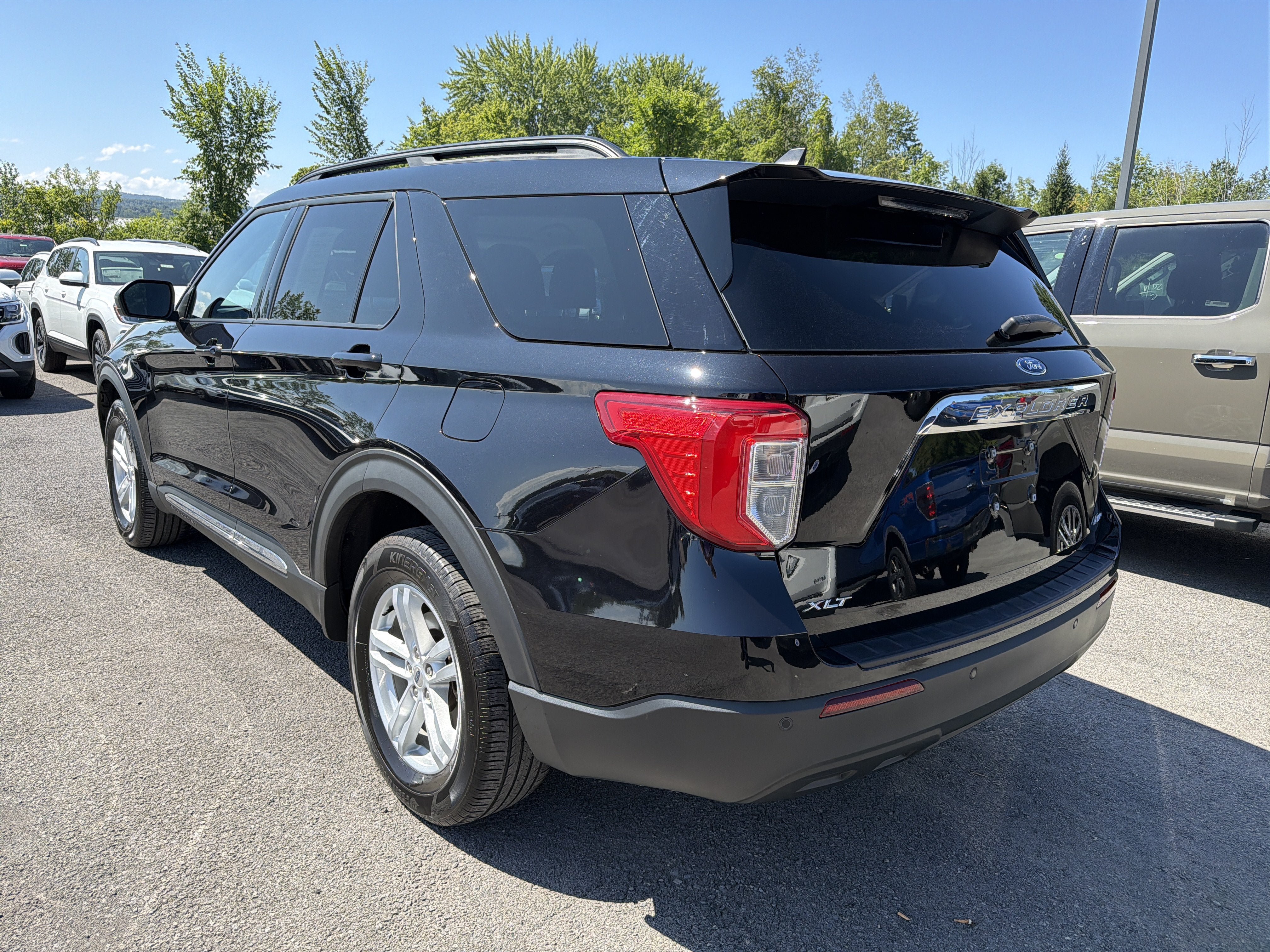 Used 2023 Ford Explorer XLT AWD/4WD image 5