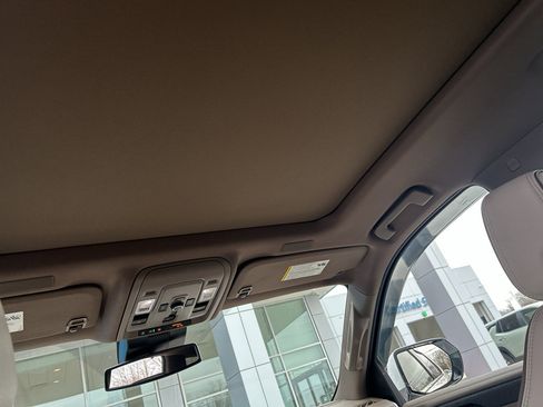 Used 2025 GMC Yukon Denali w/ Sun & Power Step Package image 12