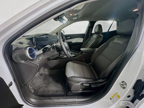 Used 2025 Chevrolet Trax LT w/ LT Convenience Package FWD image 13