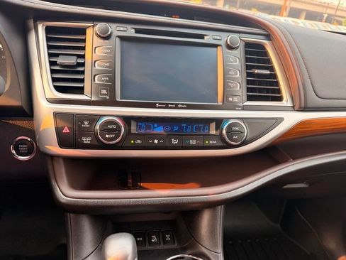 Used 2017 Toyota Highlander Limited Platinum AWD/4WD image 21