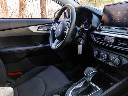 Certified 2023 Kia Forte LXS w/ LXS Technology Package image 25