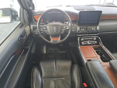 Used 2019 Lincoln Navigator Reserve image 16