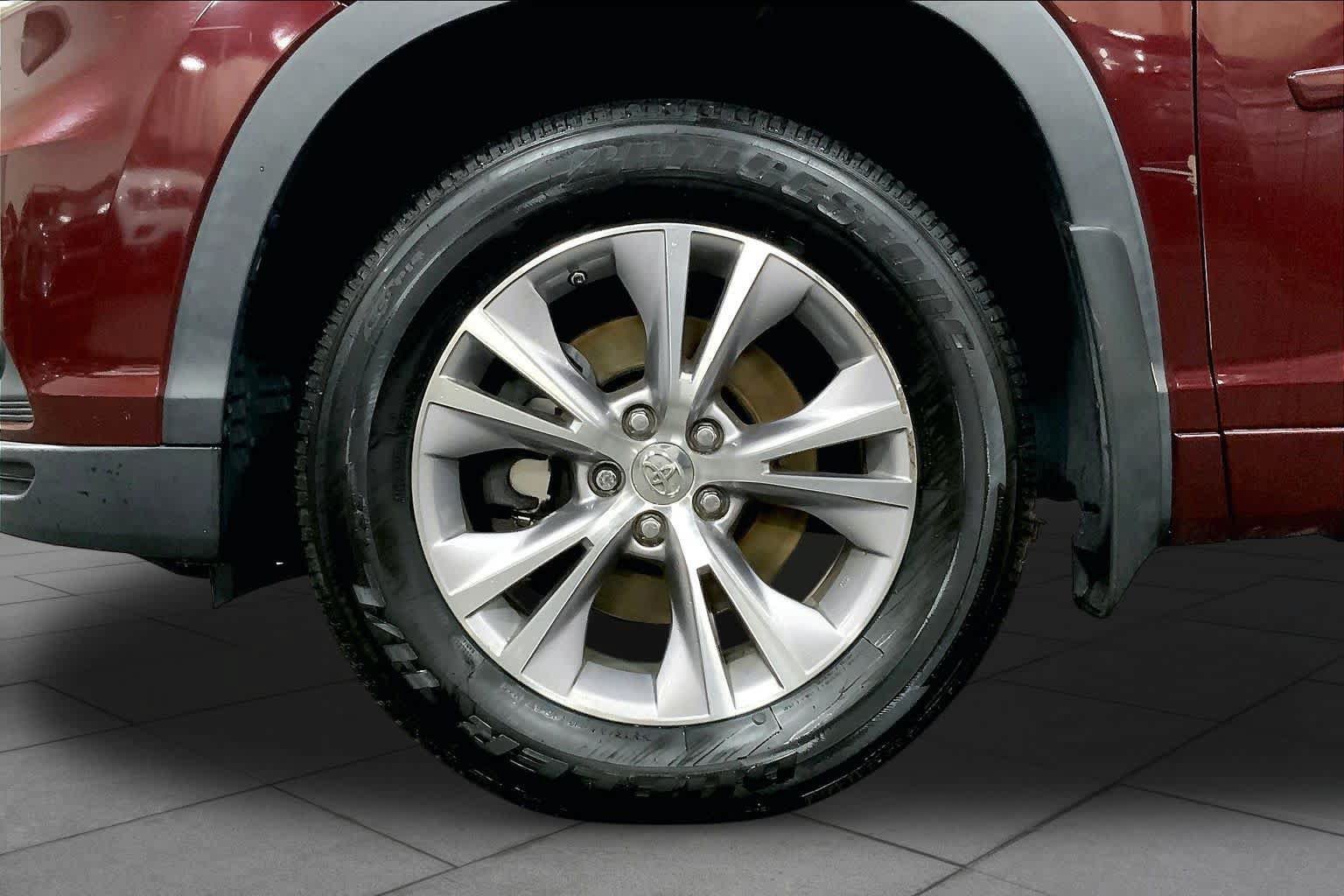 Used 2015 Toyota Highlander Plus AWD/4WD image 11