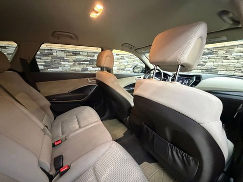 Used 2017 Hyundai Santa Fe SE AWD/4WD image 29