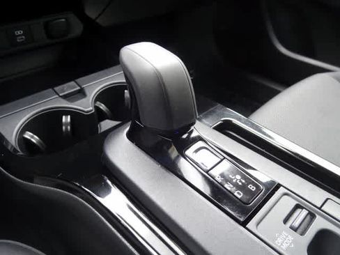 Used 2025 Toyota Prius LE FWD image 28