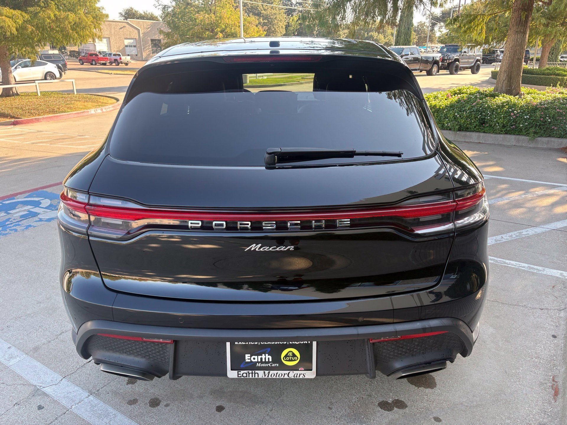 Used 2023 Porsche Macan AWD/4WD image 5