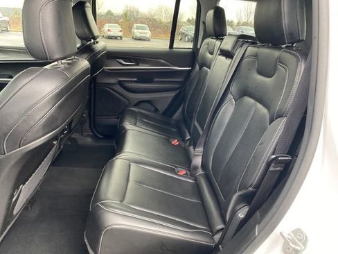 Used 2023 Jeep Grand Cherokee Limited image 18