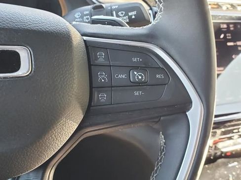 Used 2024 Jeep Grand Cherokee L Laredo image 16