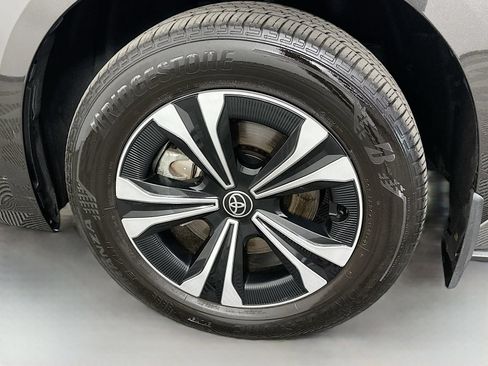 Used 2023 Toyota bZ4X AWD image 31