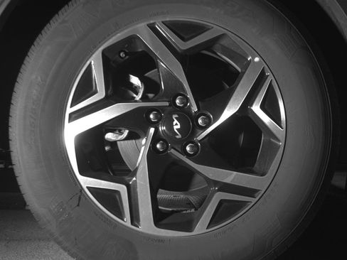 Used 2025 Kia Sportage LX image 15