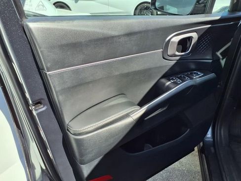 Used 2021 Kia Sorento S image 9