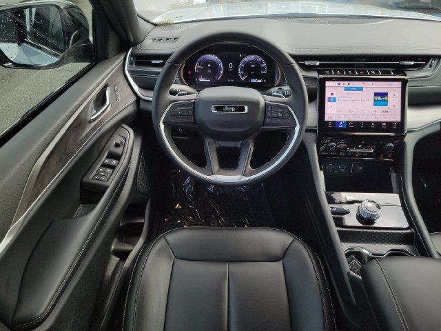 Certified 2024 Jeep Grand Cherokee Limited w/ Black Appearance Package AWD/4WD image 19