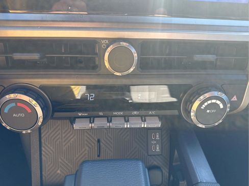 Used 2025 Toyota Tacoma TRD Sport image 22