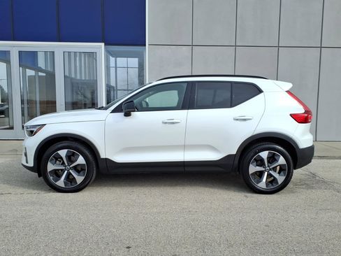 Certified 2023 Volvo XC40 B5 Plus w/ Climate Package image 3