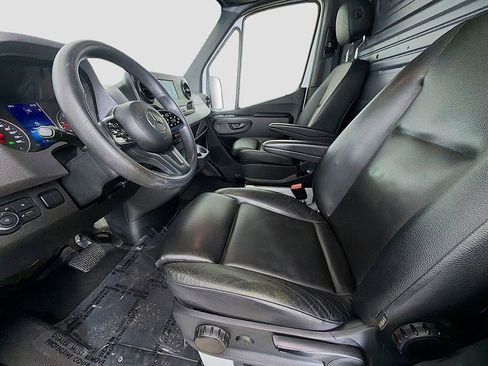 Used 2022 Mercedes-Benz Sprinter 2500 image 17