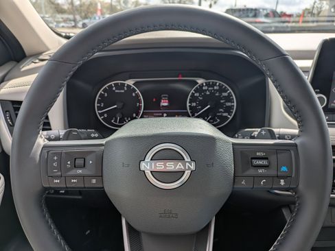 Certified 2025 Nissan Rogue SV image 29