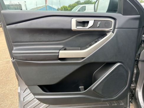 Used 2023 Ford Explorer XLT w/ Equipment Group 202A RWD image 12