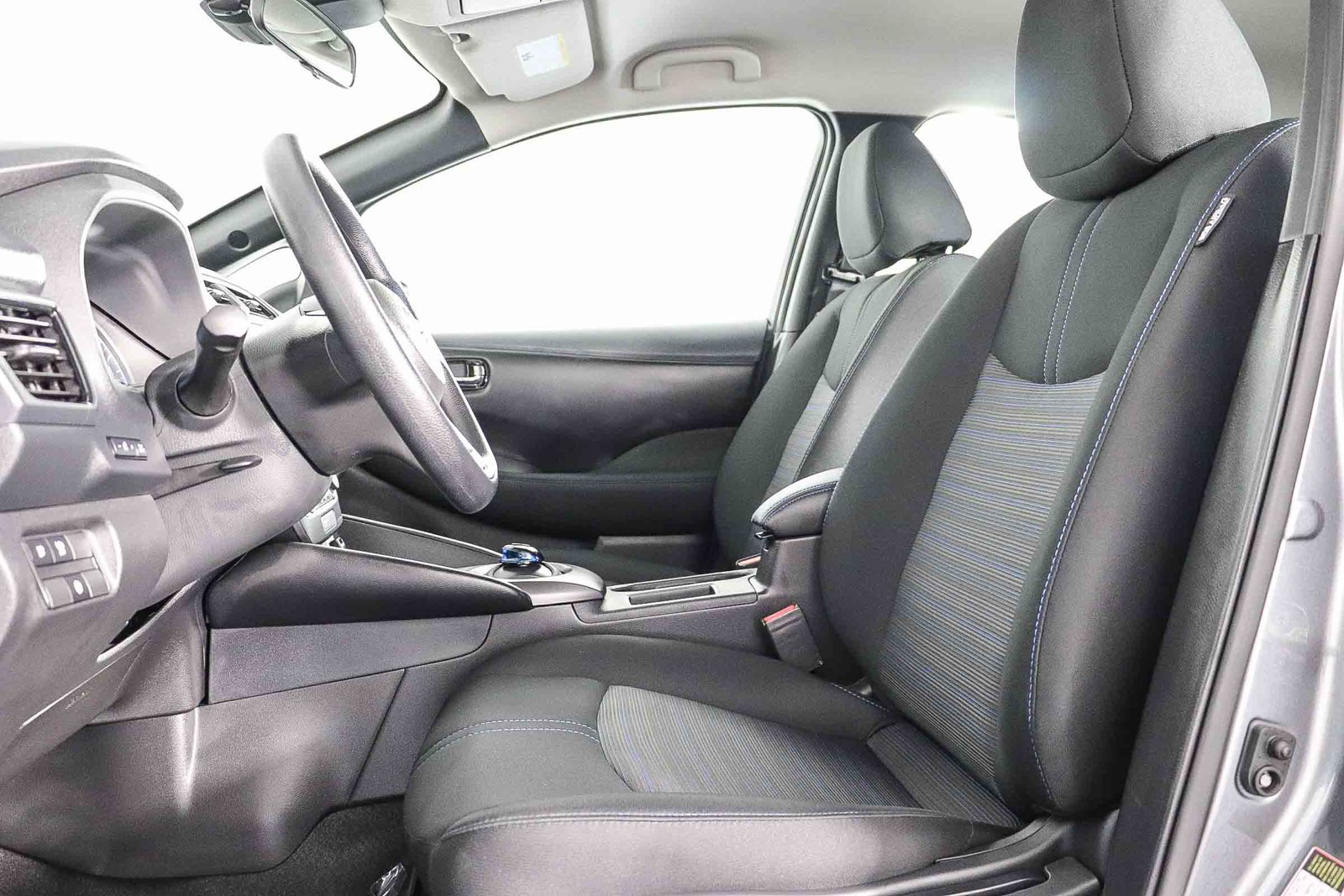 Used 2025 Nissan Leaf S FWD image 18