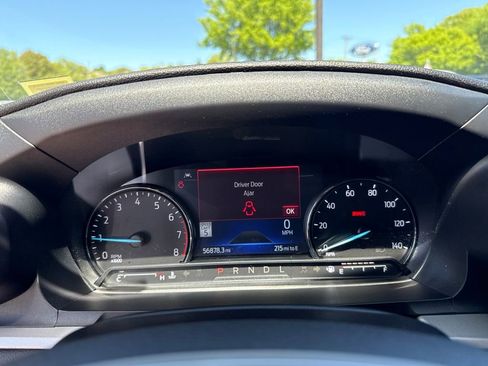 Used 2022 Ford Explorer XLT w/ Equipment Group 202A AWD/4WD image 13