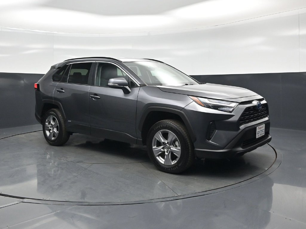 Used 2022 Toyota RAV4 XLE AWD/4WD image 24