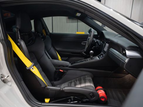 Used 2018 Porsche 911 GT3 RWD image 24