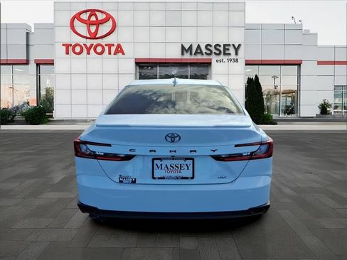 Used 2025 Toyota Camry SE w/ Convenience Package image 4