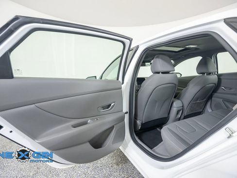 Used 2024 Hyundai Elantra SEL w/ Convenience Package FWD image 25
