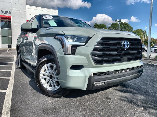 Used 2024 Toyota Sequoia SR5 w/ SR5 Premium Package AWD/4WD image 2