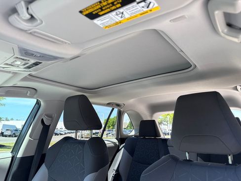 Used 2025 Toyota RAV4 XLE FWD image 30